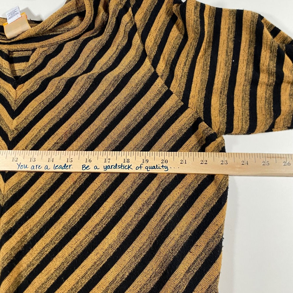 Ruby Rd Woman Mustard Black Striped Chevron Tie Front V-Neck Knit Top‎ 1X Plus - Picture 3 of 7